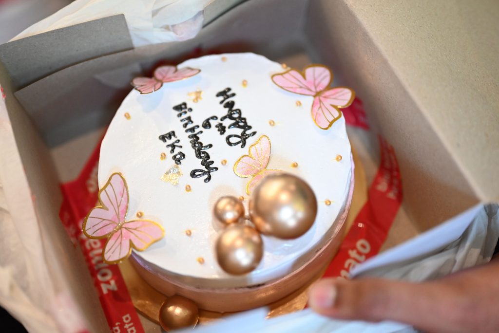 Cake cutting
